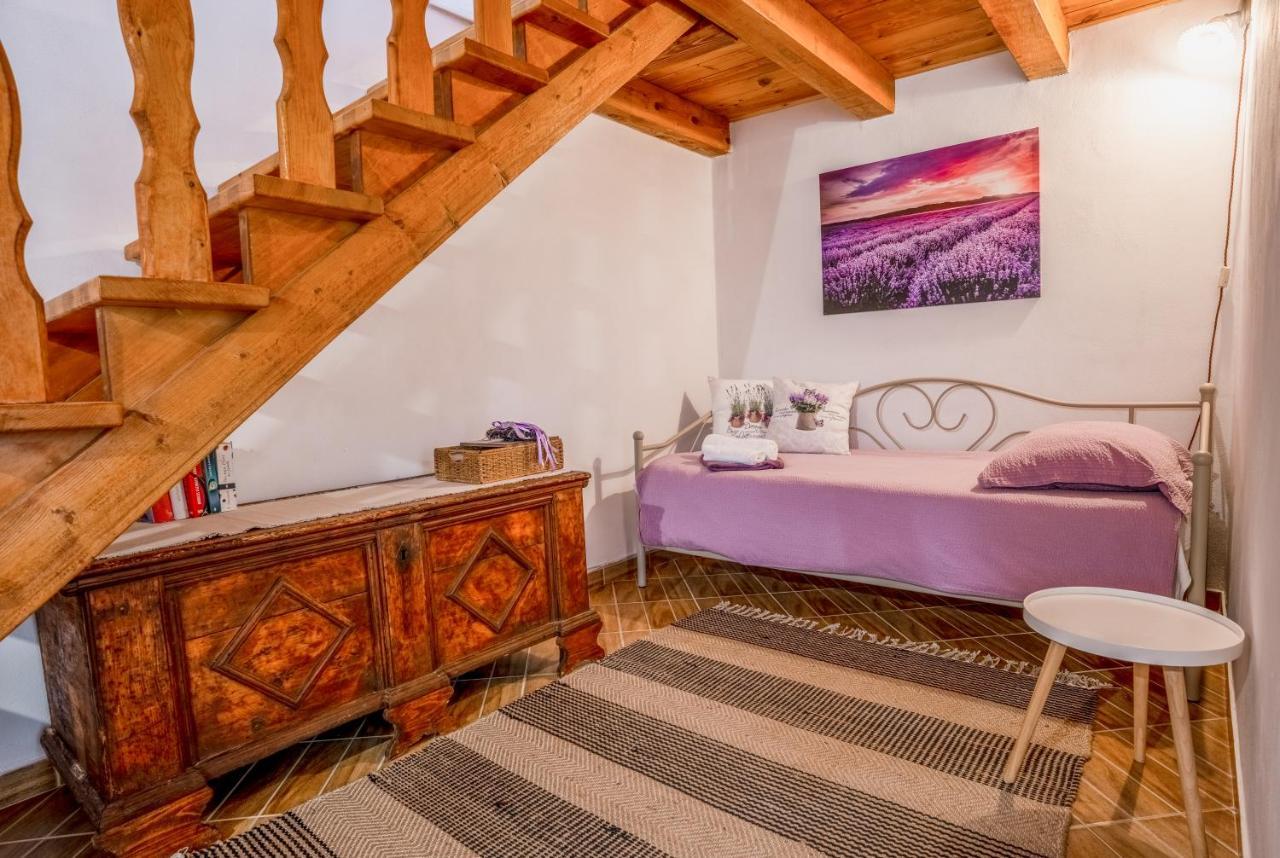 Lavanda Apartments & Room Святой Ловреч Пазенатички Экстерьер фото