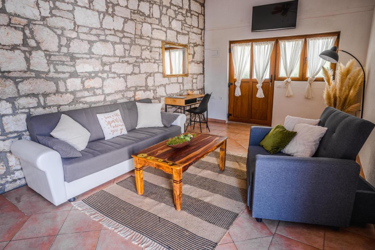 Lavanda Apartments & Room Святой Ловреч Пазенатички Экстерьер фото
