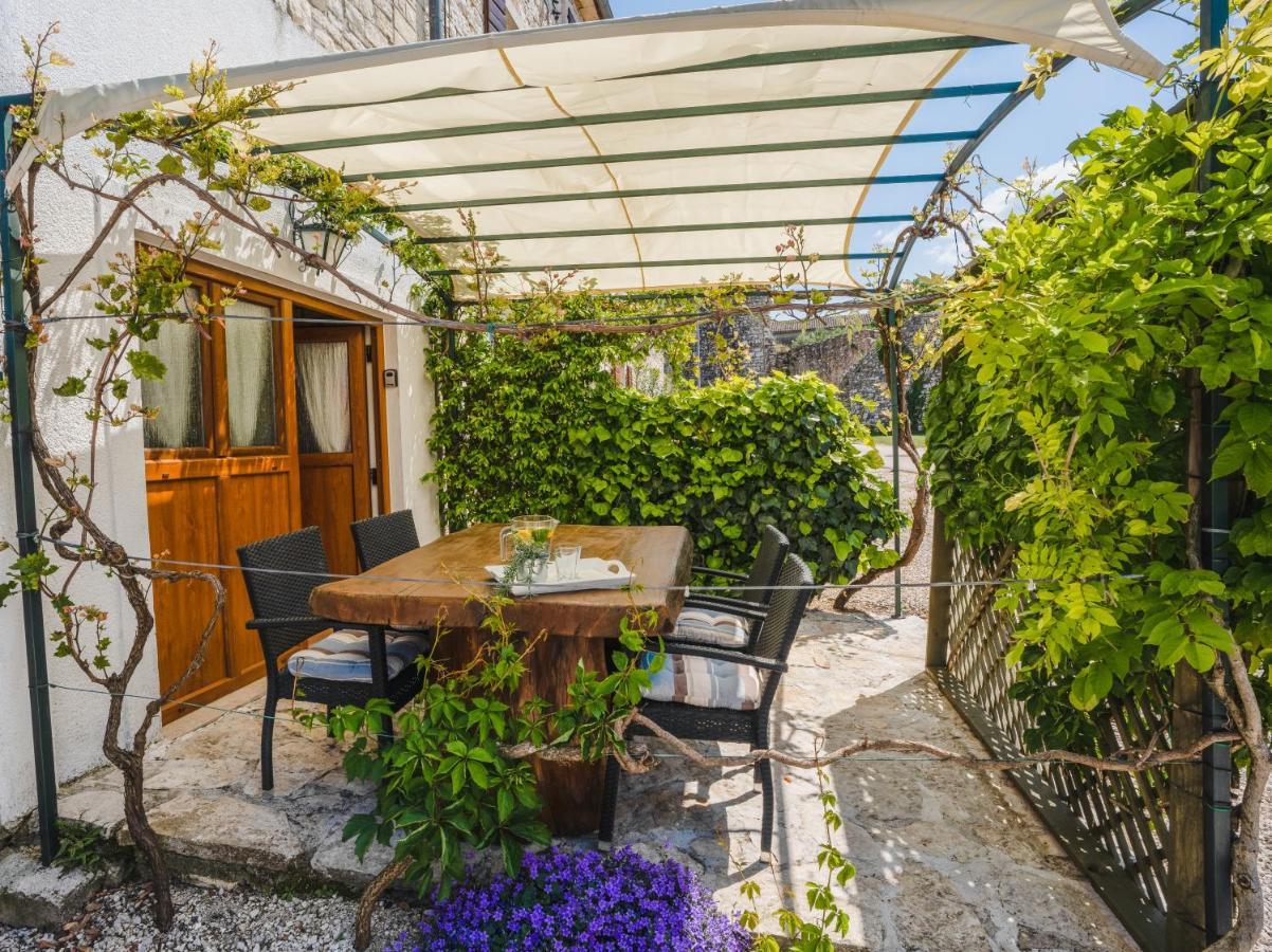 Lavanda Apartments & Room Святой Ловреч Пазенатички Экстерьер фото